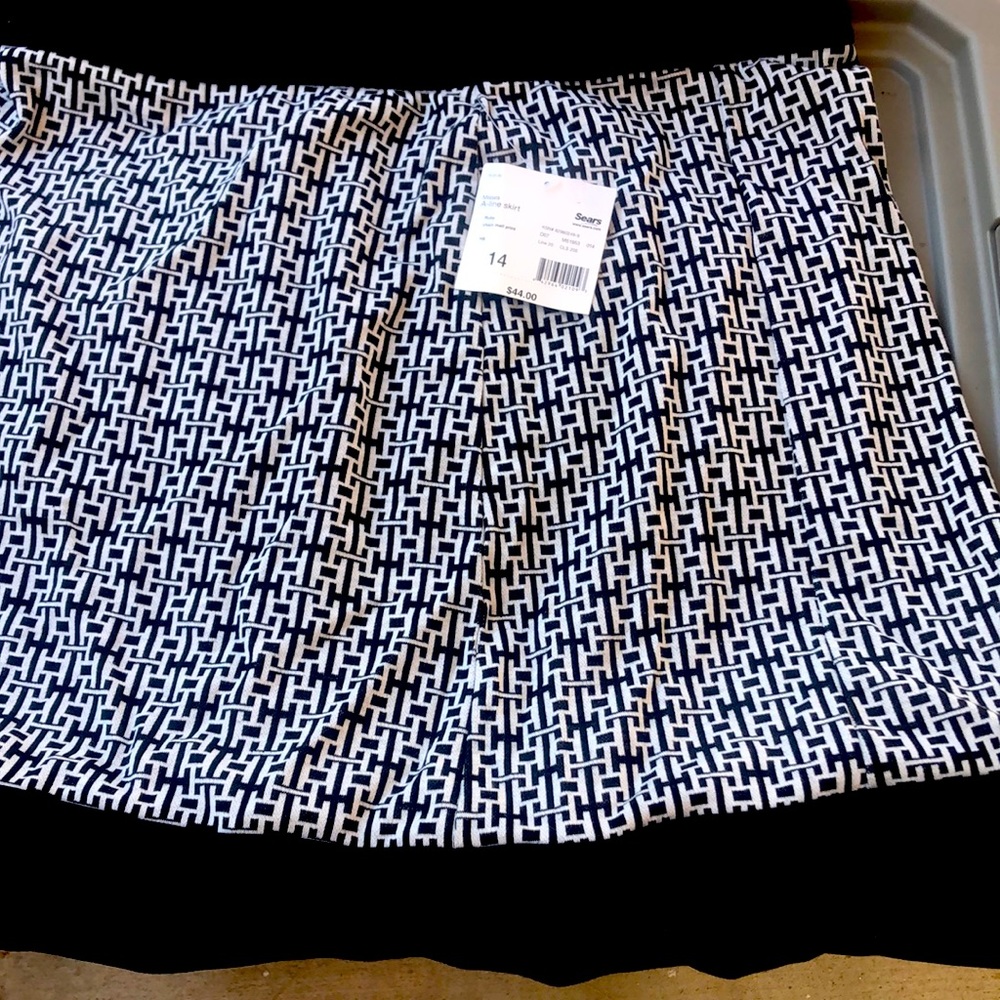 NWT Geometric print mini skirt